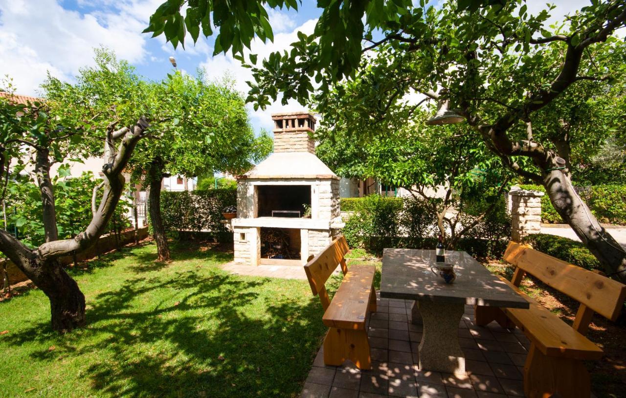 Guest House Ljubica Медулин Экстерьер фото