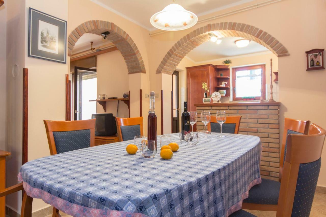 Guest House Ljubica Медулин Экстерьер фото