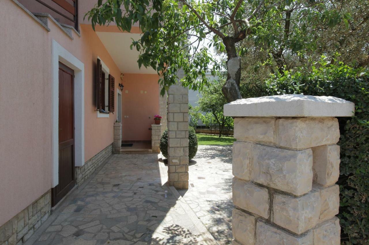 Guest House Ljubica Медулин Экстерьер фото
