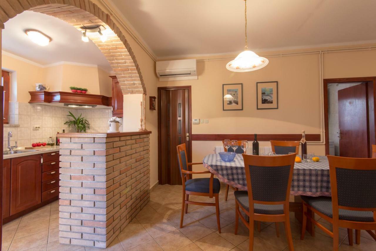 Guest House Ljubica Медулин Экстерьер фото